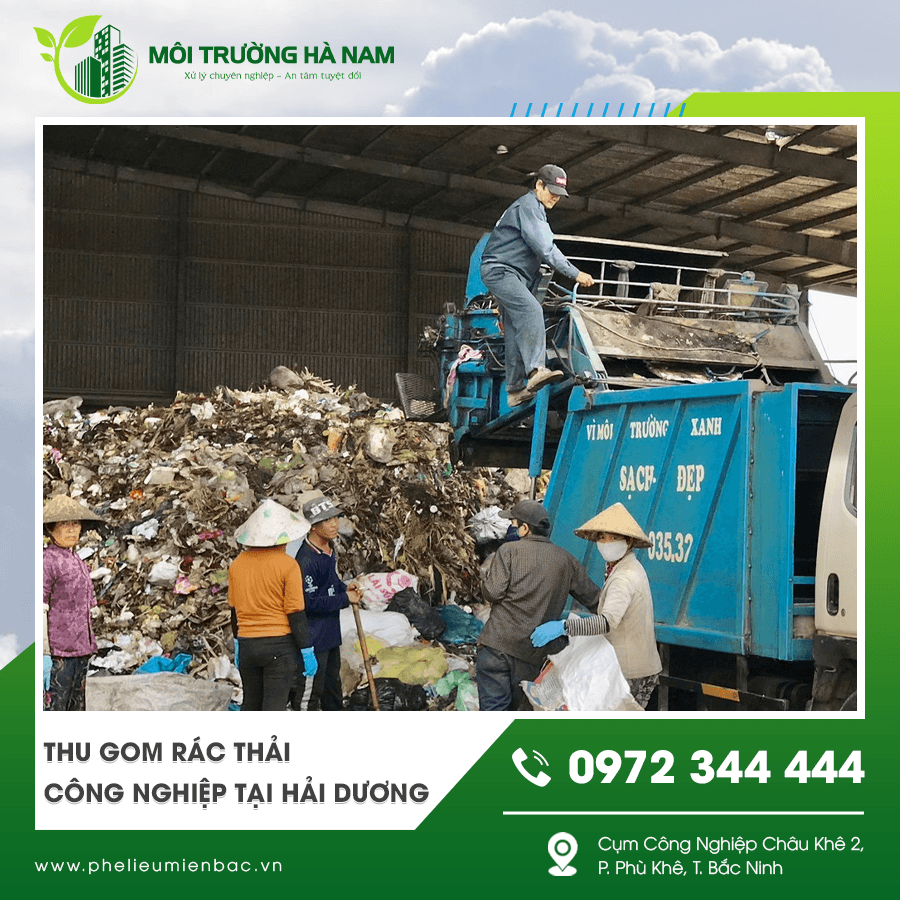 Nhân viên thu gom rác thải công nghiệp tại nhà máy Hải Dương Nhân viên thu gom rác thải công nghiệp tại nhà máy Hải Dương